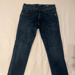 Replay Anbass 32/30 - Superfint skick utan skador Nypris 1699kr Köp för endast 549kr