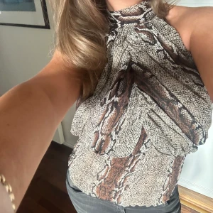 Leopard top - Ser på interessen for denne super søte Leopard toppen, vil si den er en str s/m 💗 den har ingen bruksmerker!