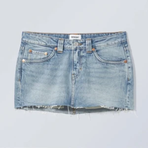 Kjol -  jeans kjol från weekday, köpt på Plick men var för små på mig, superfin!💞