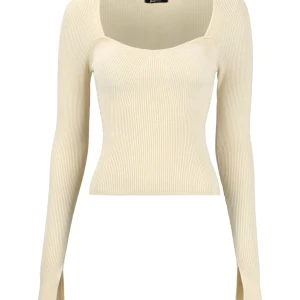 Beige tröja  - Tröjan är superfin och passar så bra till våren. Säljer pågrund av att den inte kommer till användning💕💕