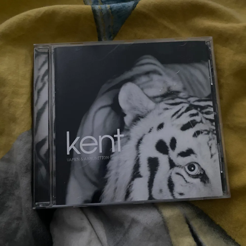 kent cd skriva som ör helt ny och aldirg använd, jötte fint skick🩷. Asusteet.