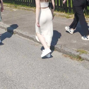 Beige kjol - Beige midi kjol från Lindex i stl xs/s🤍 Använd 1-2 ggr så i nyskick! Postar samma dag du köper🤍