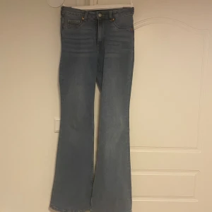 Bootcut jeans - Superfina bootcut jeans i storleken 36💘