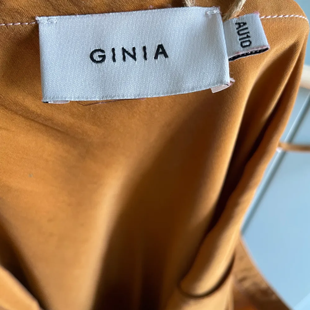 Minimalist Ginia Hand Dyed Caramel Silk Slip Dress  100% Silk  Adjustable Straps for the right fit.  Some naturally occurring discoloration, please appreciate for its character.  Very Good Condition  Model Is 160cm (5”3) And Generally Fits XS/S. . Klänningar.