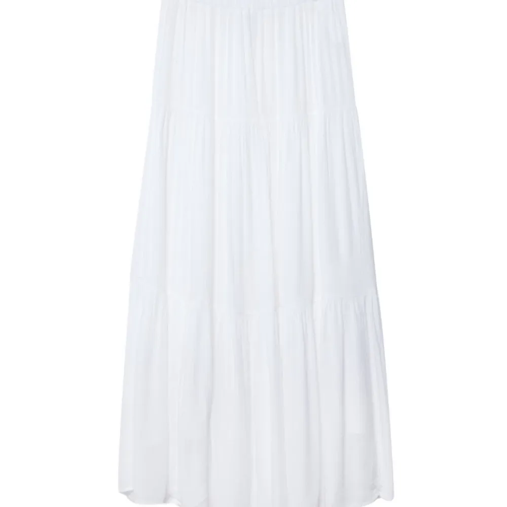 Jag säljer en vit maxikjol från starndivarius i storlek xs. Använt få tal gånger, nypris för kjolen är 329, säljer för 250. Skriv för fler bilder eller frågor.💕Pris kan diskuteras 💕. Kjolar.