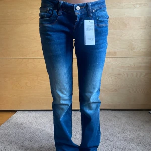 LTB - helt oanvända ltb jeans valerie storlek W27 L32!! Kontakta för mer bilder/frågor!!💞💞