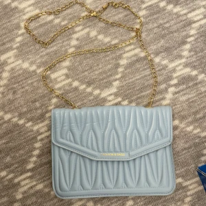 Axelväska  - Axelväska