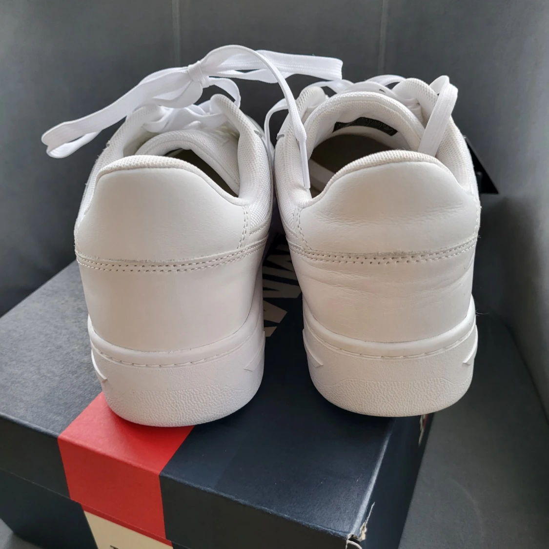 Nya sneakers Tommy Hilfiger strl 39 - 92