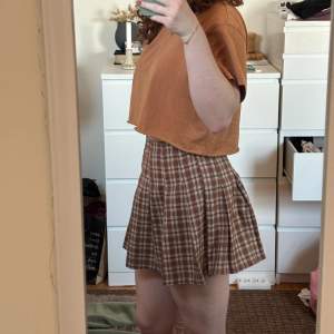 Jättefin brun kjol, den är tyvärr för liten för mig :(