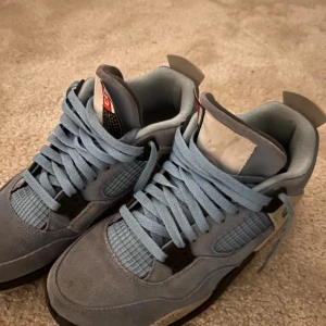 Jordan 4 retro university blue - Jordan 4’s som är i ett helt okej skick, pris kan diskuteras 