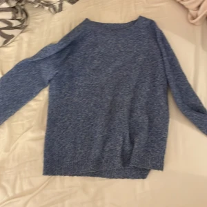 veromoda blå tröja  - Inte använt jätte fin och köpt för 249kr säljer för 149kr jätte skön