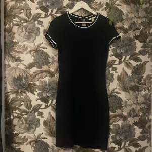 Svart klänning  - Använd 1 gång 