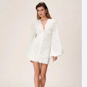 Adoore klänning - Säljer nu min superfina adoore klänning, utan defekter.