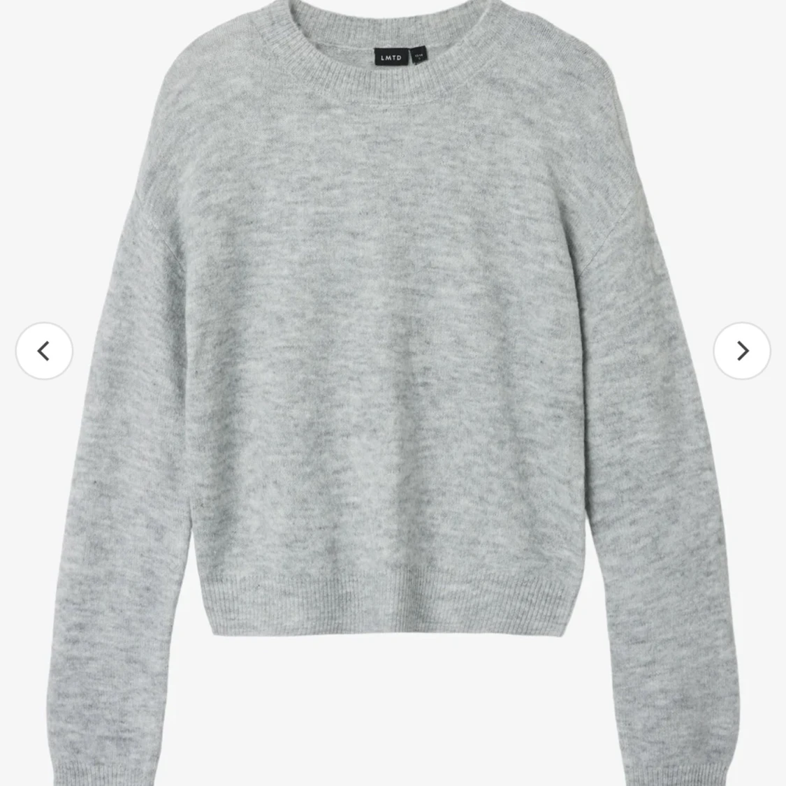 En grå stickad tröja