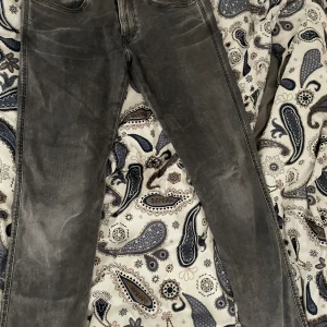 Replay anbass - Hej 👋, säljer nu mina replay anbass jeans i strorleken w31 L34.  Då dom e för små för mig. 