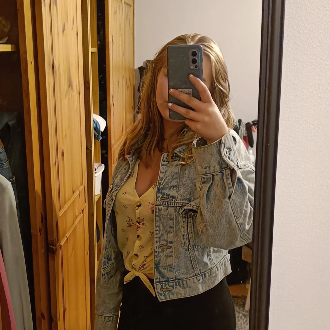 Gul blommig blus i storlek M - 90