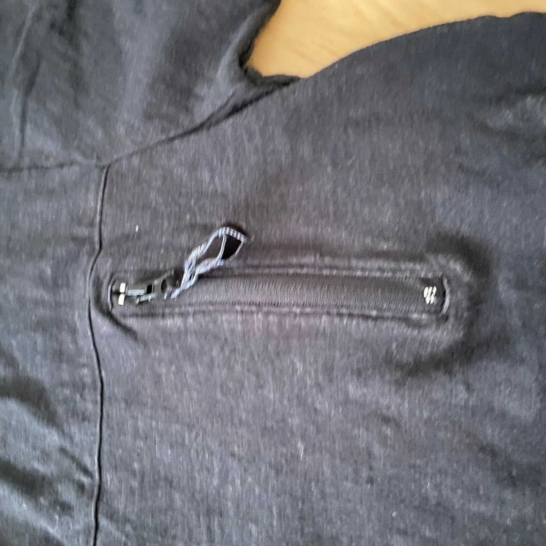 Svart t-shirt strl 146-152  - 91