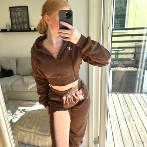 Mjukisset - Mjukisset från Xshapes, Hoodie i storlek S och mjukisbyxor i storlek M, helt oanvänt 