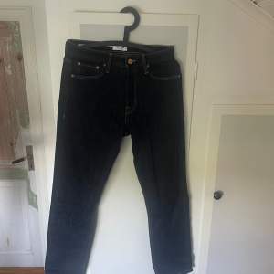 Helt nya jack & jones jeans i modellen JJICHRIS JJORIGINAL storlek W29/L32 Prislappar sitter kvar Nypris 700kr mitt pris 379kr