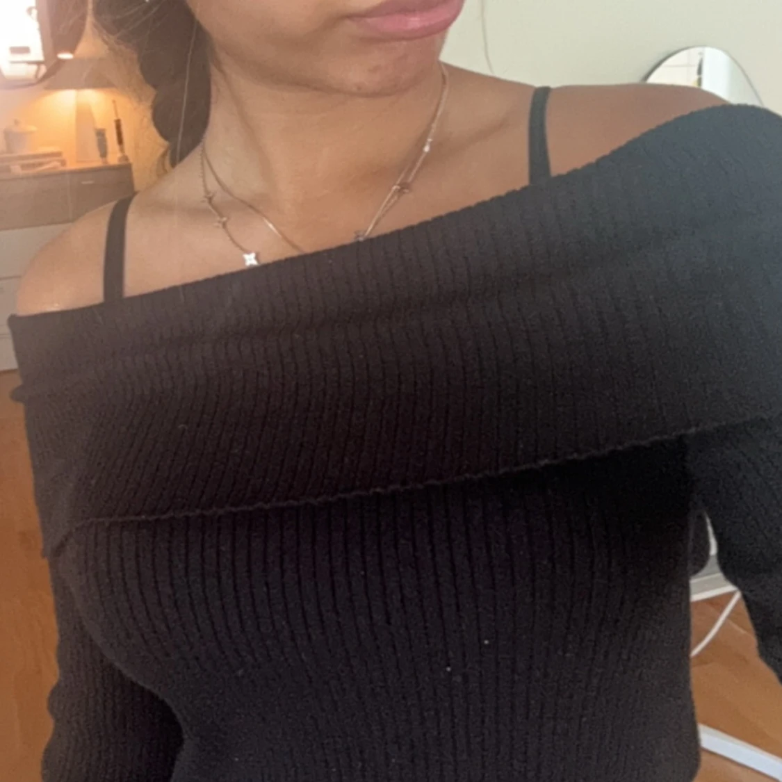 svart off shoulder  - 90