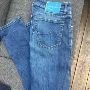 Jacob cohën type 622 - Säljer dessa byxor som är i väldigt bra skick utan några defekter.