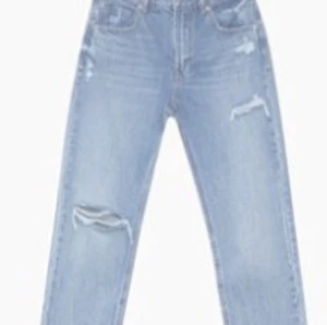 Jeans  - Säljer dessa jeans från stradivarius i storlek 36 i nyskick! Modellen på de är straightleg. Priset är kan diskuteras! 😊