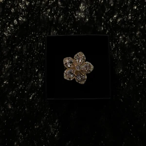 Unik ring  - Elegant och unik ring som är justerbar🪩 Passa på att köpa då många visat intresse för dessa ringar💕