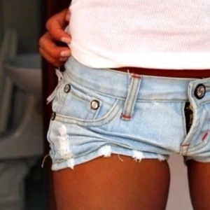 Hollister shorts - Snygga jeanshorts! många intresserade så buda priv eller i kmt!