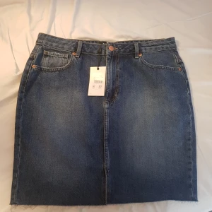 Jeanskjol - Jeanskjol från Bikbok Helt oanvänd och supersnygg!