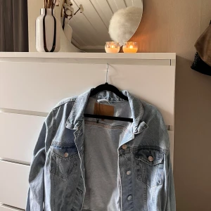 Jeans jacka! - lappen kvar!köpt för 400kr,storlek M från lager 157!❤️