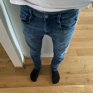 Replay anbass Hyperflex -  Snygga Replay Hyperflex jeans med tvättad design😍 Nypris 1700:- 💵 Skick 10/10✅ Hör av dig vid minsta fråga eller fundering//Legitresell 