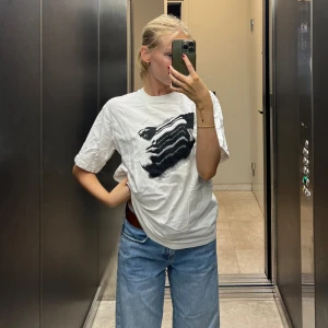 Cool vintage t-shirt!  - 🌸🥂