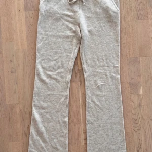 Soft Goat mjukisbyxor - Supersköna mjukisbyxor från Soft Goat i storl L. Mycket fina och knappt använda. 