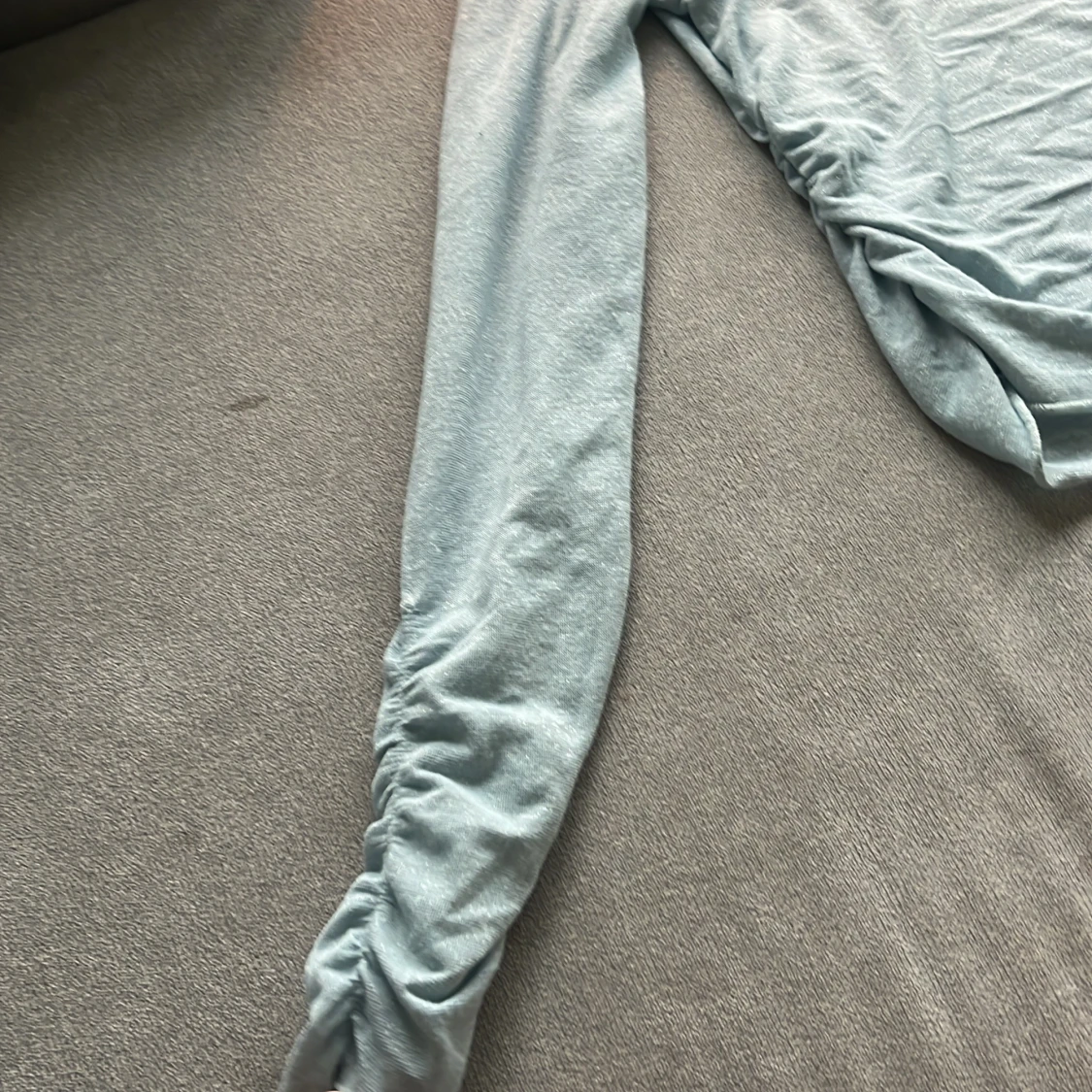  Ljusblå glittrig tröja  - 90