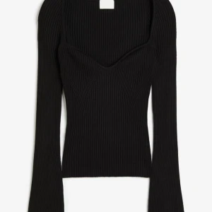 Svart tröja  - Säljer den här jättefina tröjan! 😊💕