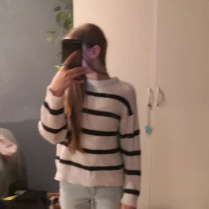 Randig lager 157 tröja  - Fin. Inga hål eller fläckar. Sitter bra Snygg som en basic tröja. Skriv för flera bilder🤍