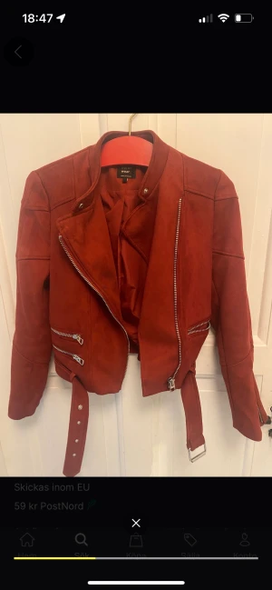 Zara jacka strl XS/S - Säljes i bra begagnat skick.  Färg: Röd Storlek: XS/S Märke: Zara