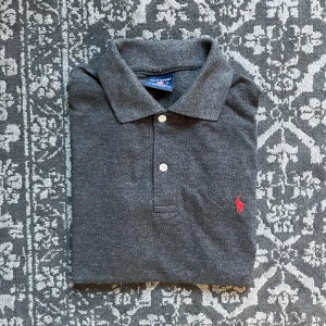 Raulph lauren piké - Fin piké tröja. Skriv om du vill ha fler bilde eller har frågor! 