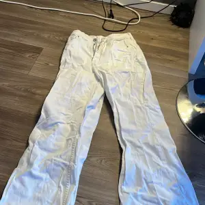 Fina jeans  Från H&M  Stolek 38 Inte använda bara skrynklig 