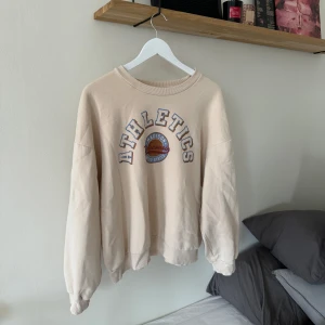 Beige tjocktröja - Beige tjocktröja med tryck 