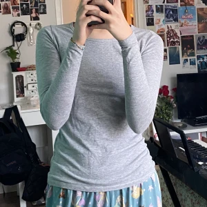 Grå långärmad - Mycket bra skick, skön, storlek XS. 