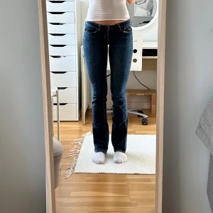 Lågmidade bootcut jeans från hollister - Lågmidjade jeans med bootcut från hollister🫶🏼