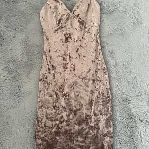 Kläning  - En kläning som blivit andvänd två gånger💗