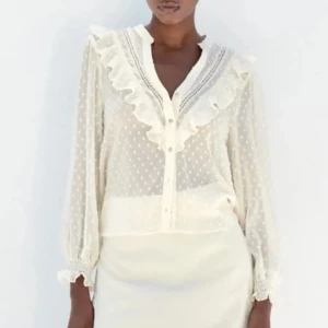 Säljer denna blus fast i kortärmad! - Exakt samma blus på bilden fast i kortärmad! Blusen har inga defekter 💗tveka inte vid frågor 😇❤️