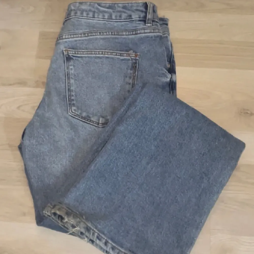 Jättefina low/midwaist jeans som tyvärr är små för mig. Skriv om ni har några frågor❤️. Jeans & Byxor.