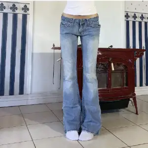 As snygga jeans köpta på Plick, säljer för dem är för korta för mig som är 173. Kom privat för fler frågor💗