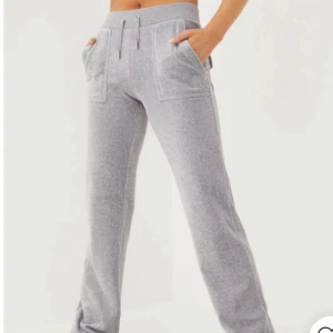 Helt nya ljus grå juicy byxor L - Säljer mina grå juicy byxor som aldrig är använda.vi kan inte lämna tillbaka dom då jag tagit bort prislappen men jag köpte de för 1200 och de är aldrig använda. Priset är 900 + frakt