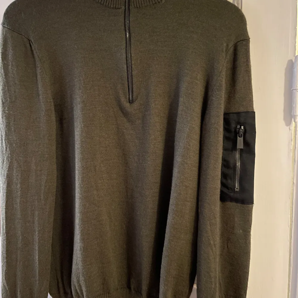 100% merinoull half-zip från SNOOT. Riktigt snygg tröja som garanterar komplimanger. Nypris: ca 1500kr. . Tröjor & Koftor.