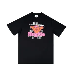 En Skitfet vetements t-shirt från 2019.  Den är i topp skick och har inga flaws. Retail ligger på 3000kr