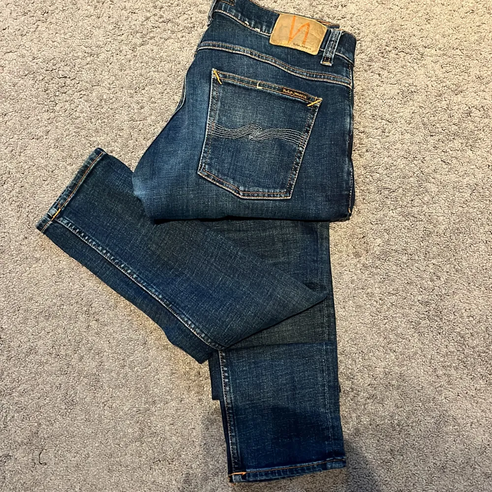 Ett par jätte fräscha och fina nudie jeans i moddelen tight terry. Otroligt bra skick. Hör av er vid funderingar eller frågor🤝✅. Jeans & Byxor.
